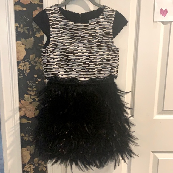 Elisa B Stunning Girls Feather Dress (Like new) - Picture 2 of 7